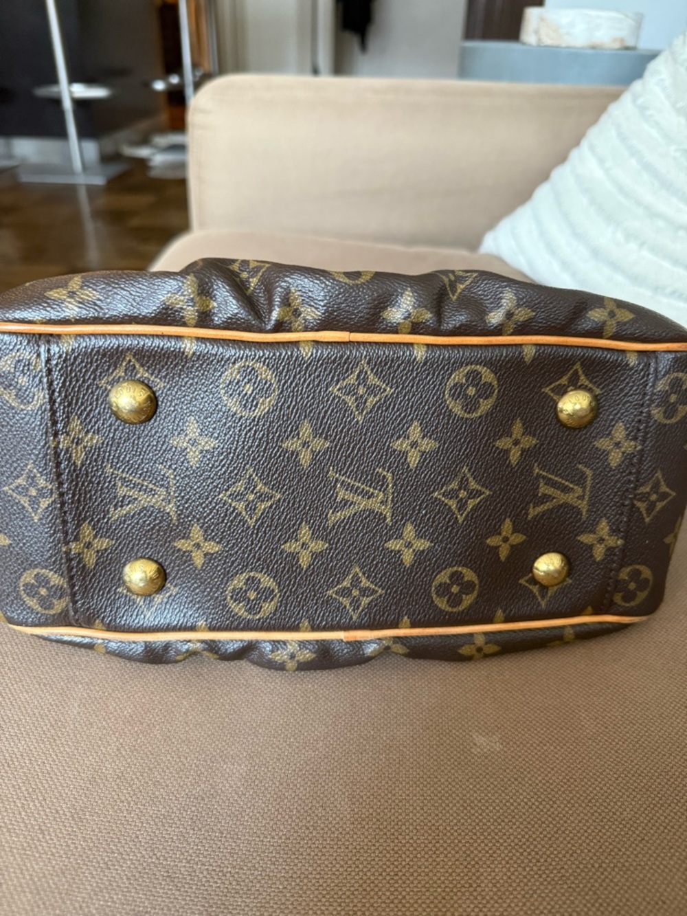 Louis Vuitton Monogram Canvas Shoulder Bag with Tan Trim - Picture 12 of 16